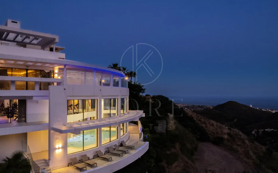 Ático Panorámico con Enorme Terraza y Vistas al Mar en Venta en Palo Alto, Marbella