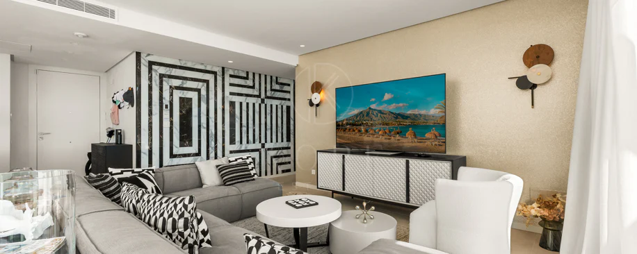 Ático Panorámico con Enorme Terraza y Vistas al Mar en Venta en Palo Alto,  Marbella