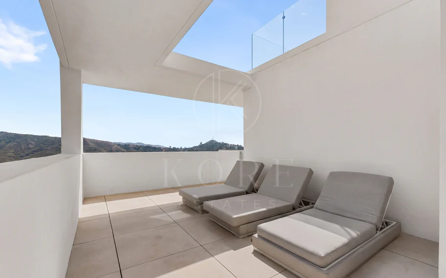 Ático Panorámico con Enorme Terraza y Vistas al Mar en Venta en Palo Alto, Marbella