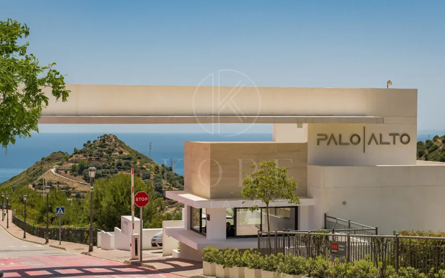 Ático Panorámico con Enorme Terraza y Vistas al Mar en Venta en Palo Alto, Marbella