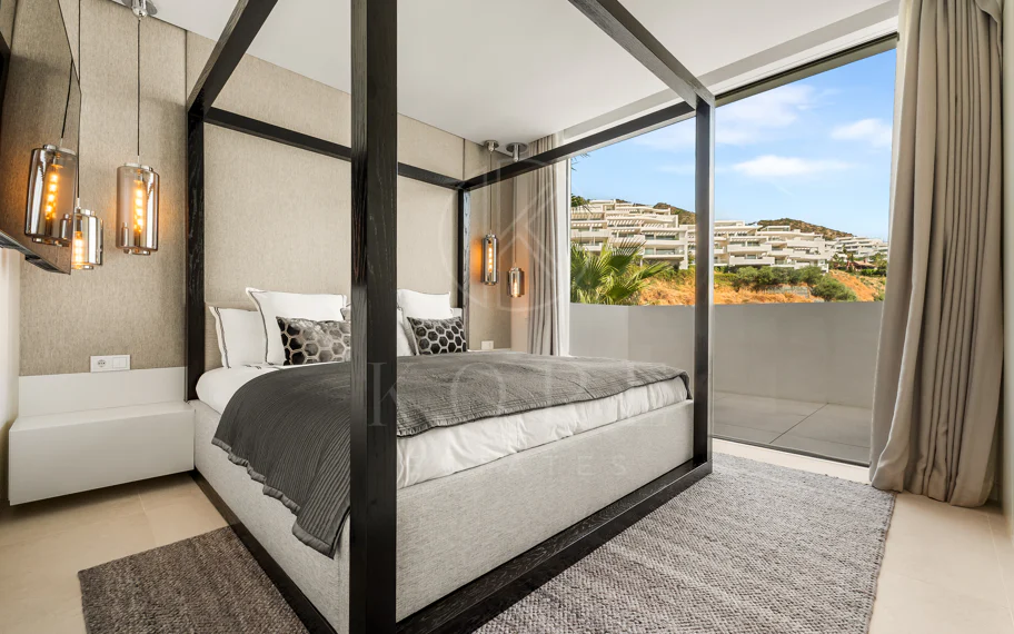 Ático Panorámico con Enorme Terraza y Vistas al Mar en Venta en Palo Alto, Marbella