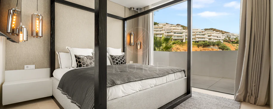 Ático Panorámico con Enorme Terraza y Vistas al Mar en Venta en Palo Alto,  Marbella