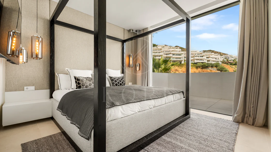 Ático Panorámico con Enorme Terraza y Vistas al Mar en Venta en Palo Alto, Marbella