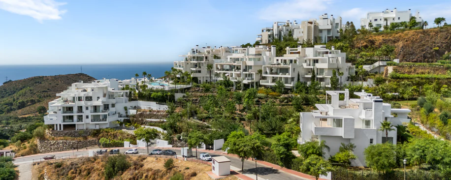 Ático Panorámico con Enorme Terraza y Vistas al Mar en Venta en Palo Alto,  Marbella