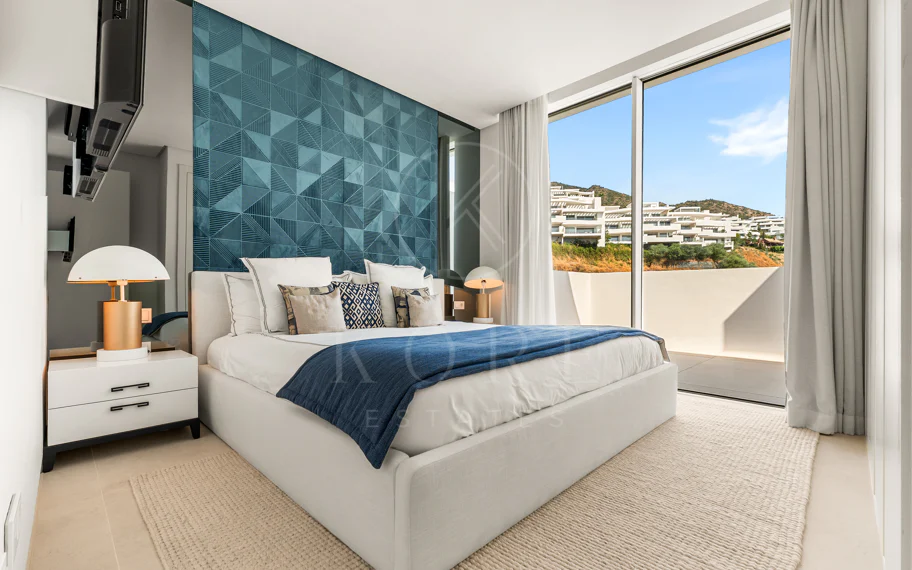 Ático Panorámico con Enorme Terraza y Vistas al Mar en Venta en Palo Alto, Marbella