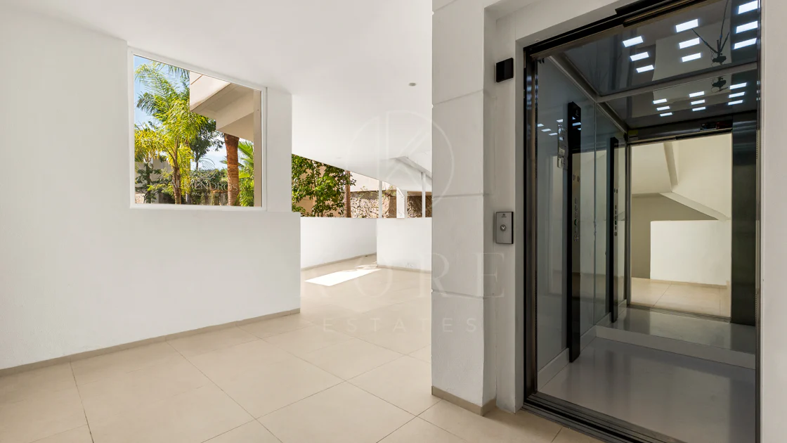 Ático Panorámico con Enorme Terraza y Vistas al Mar en Venta en Palo Alto, Marbella