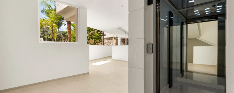 Ático Panorámico con Enorme Terraza y Vistas al Mar en Venta en Palo Alto,  Marbella