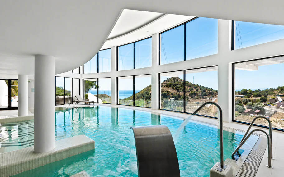 Ático Panorámico con Enorme Terraza y Vistas al Mar en Venta en Palo Alto, Marbella