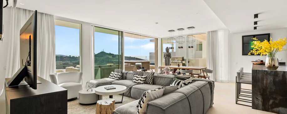 Ático Panorámico con Enorme Terraza y Vistas al Mar en Venta en Palo Alto,  Marbella