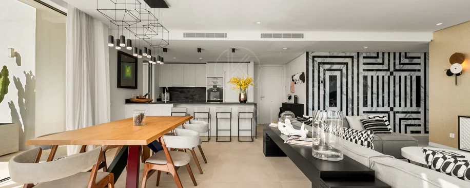 Ático Panorámico con Enorme Terraza y Vistas al Mar en Venta en Palo Alto,  Marbella