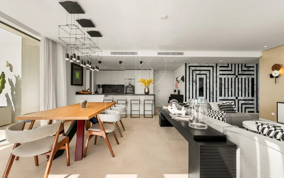 Ático Panorámico con Enorme Terraza y Vistas al Mar en Venta en Palo Alto, Marbella