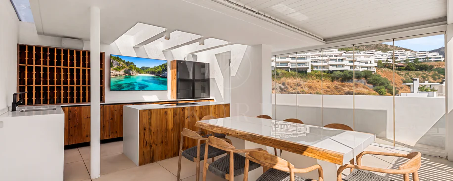 Ático Panorámico con Enorme Terraza y Vistas al Mar en Venta en Palo Alto,  Marbella