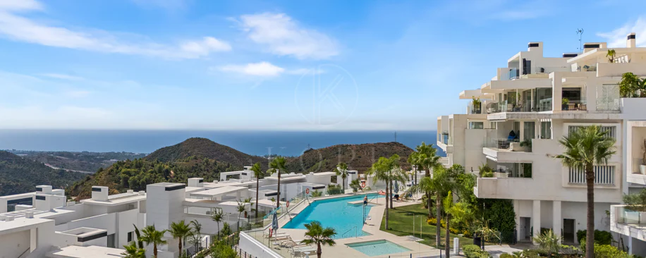Ático Panorámico con Enorme Terraza y Vistas al Mar en Venta en Palo Alto,  Marbella