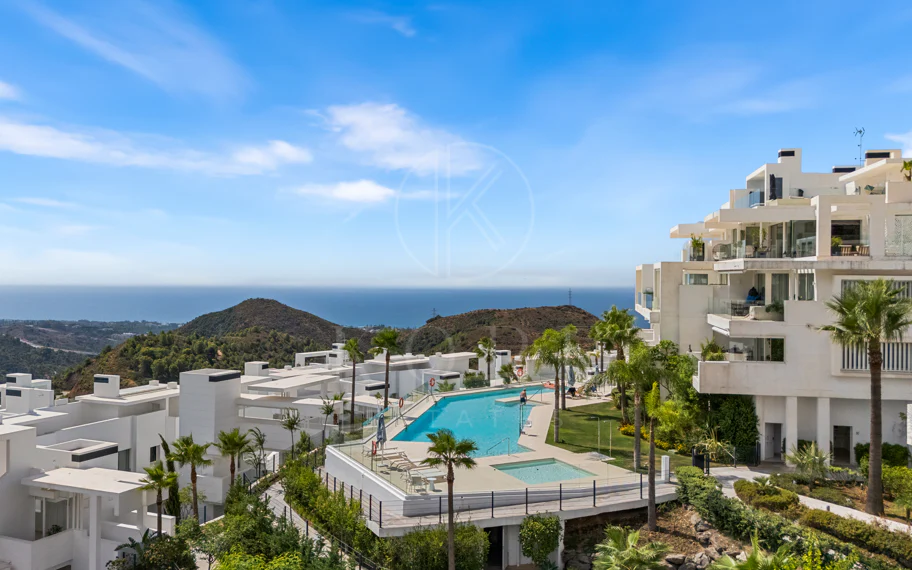 Ático Panorámico con Enorme Terraza y Vistas al Mar en Venta en Palo Alto, Marbella