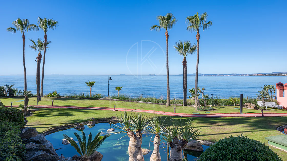 APARTAMENTO EN PRIMERA LÍNEA DE PLAYA - CABO BERMEJO - ESTEPONA