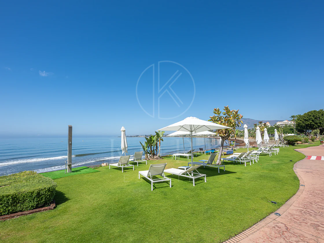 APARTAMENTO EN PRIMERA LÍNEA DE PLAYA - CABO BERMEJO - ESTEPONA