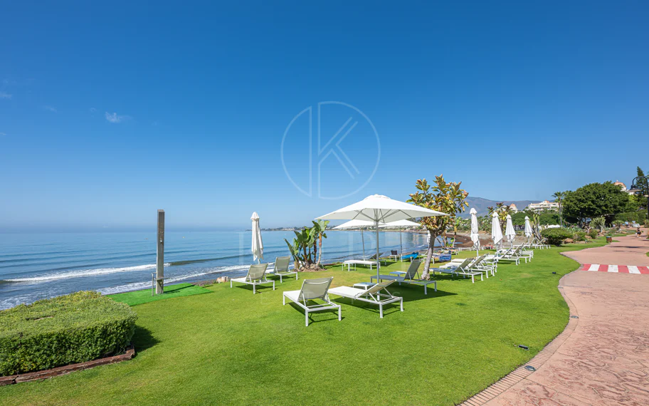 APARTAMENTO EN PRIMERA LÍNEA DE PLAYA - CABO BERMEJO - ESTEPONA