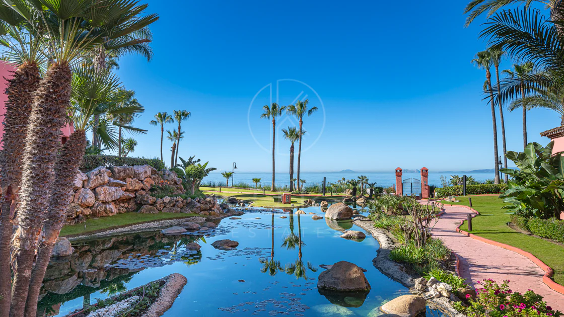 APARTAMENTO EN PRIMERA LÍNEA DE PLAYA - CABO BERMEJO - ESTEPONA