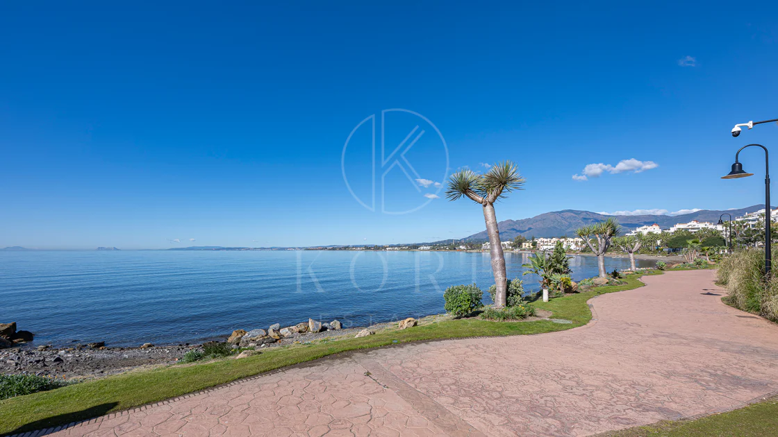 APARTAMENTO EN PRIMERA LÍNEA DE PLAYA - CABO BERMEJO - ESTEPONA