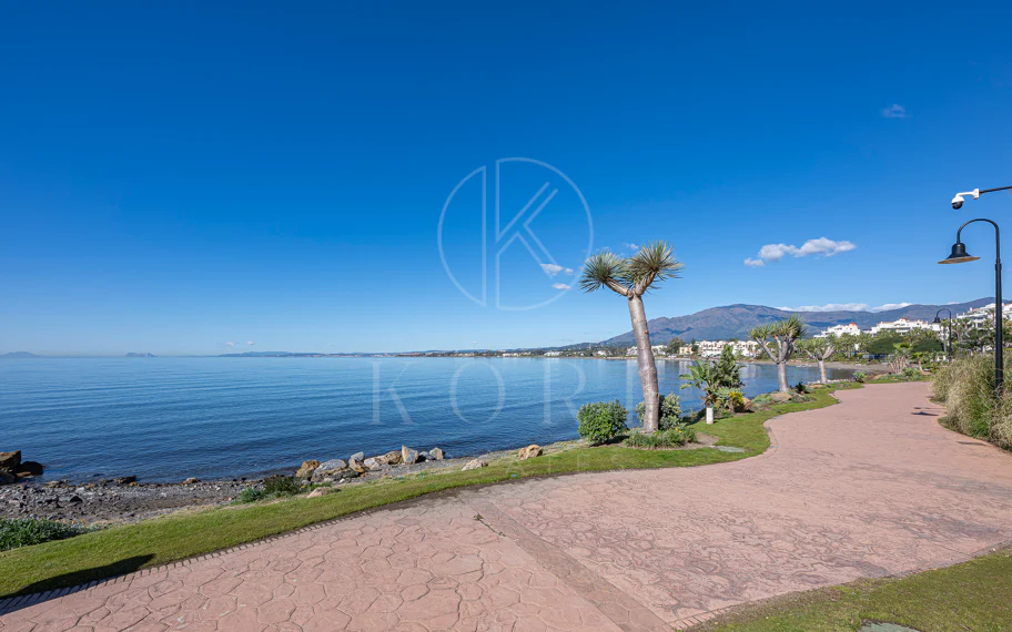 APARTAMENTO EN PRIMERA LÍNEA DE PLAYA - CABO BERMEJO - ESTEPONA