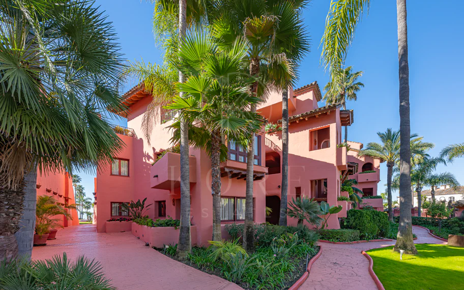 APARTAMENTO EN PRIMERA LÍNEA DE PLAYA - CABO BERMEJO - ESTEPONA
