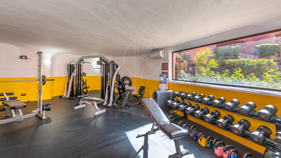 APARTAMENTO EN PRIMERA LÍNEA DE PLAYA - CABO BERMEJO - ESTEPONA
