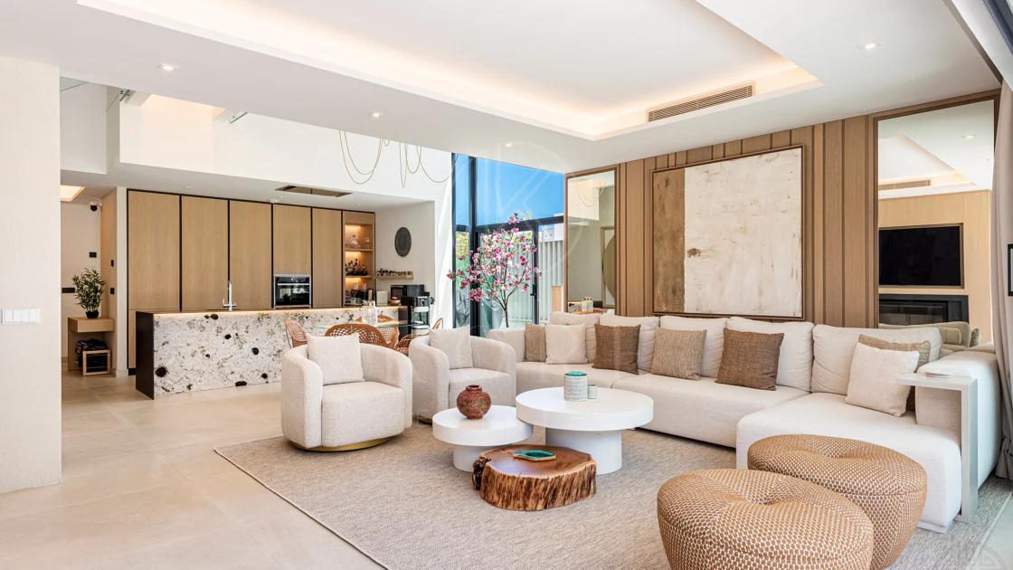 THE ISLAND, Estepona — Exclusiva Residencia de Obra Nueva con Vistas al Mar y a la Montaña