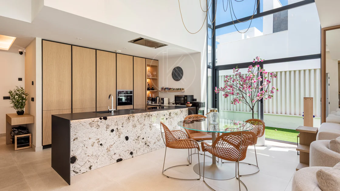THE ISLAND, Estepona — Exclusiva Residencia de Obra Nueva con Vistas al Mar y a la Montaña