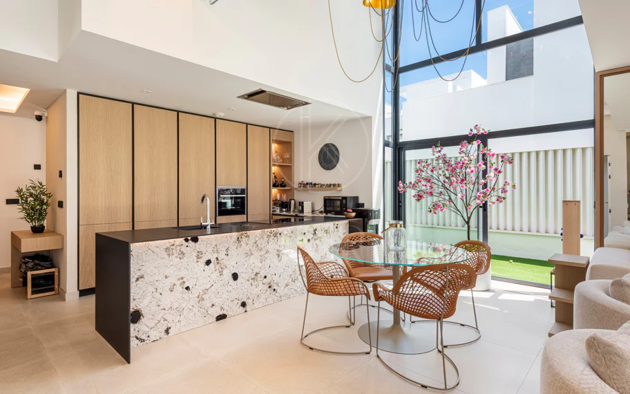 THE ISLAND, Estepona — Exclusiva Residencia de Obra Nueva con Vistas al Mar y a la Montaña