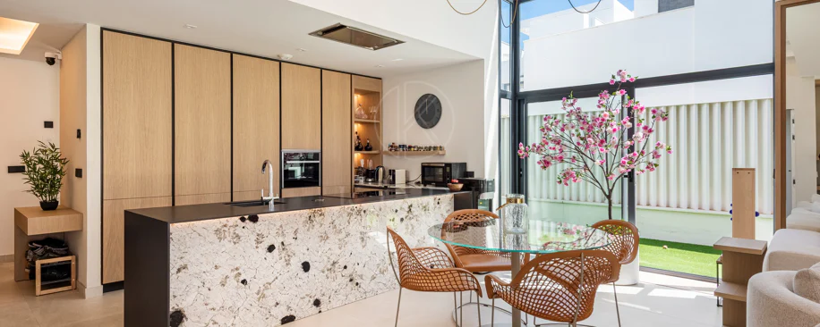 THE ISLAND, Estepona — Exclusiva Residencia de Obra Nueva con Vistas al Mar y a la Montaña
