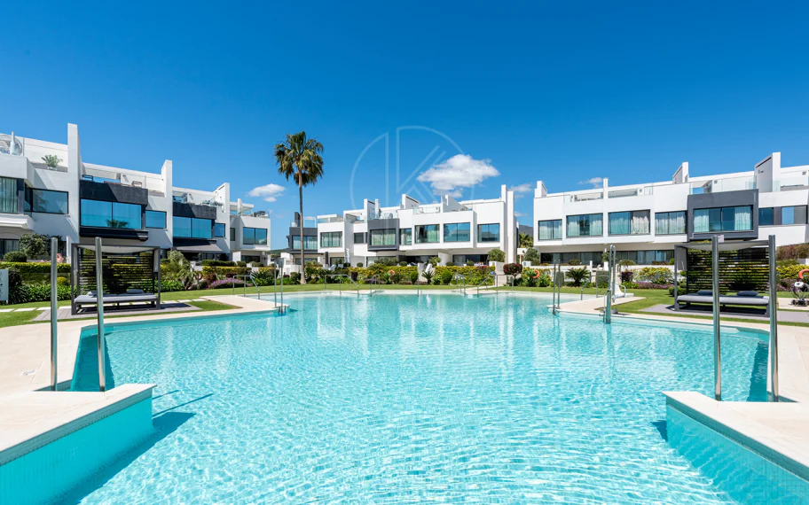 THE ISLAND, Estepona — Exclusiva Residencia de Obra Nueva con Vistas al Mar y a la Montaña