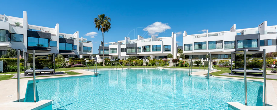 THE ISLAND, Estepona — Exclusiva Residencia de Obra Nueva con Vistas al Mar y a la Montaña
