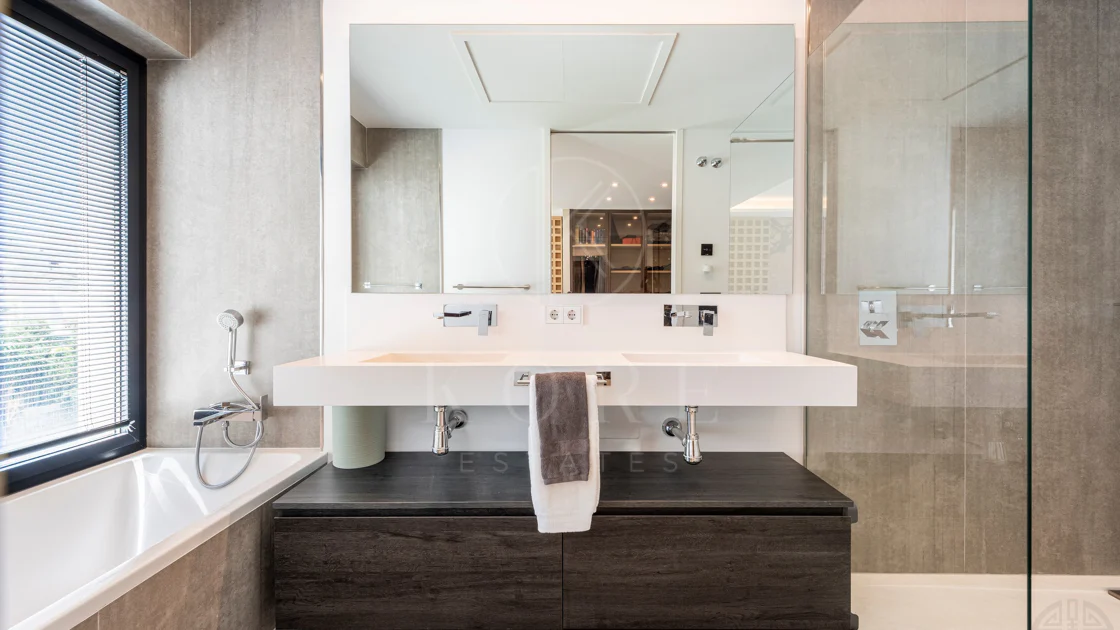 THE ISLAND, Estepona — Exclusiva Residencia de Obra Nueva con Vistas al Mar y a la Montaña