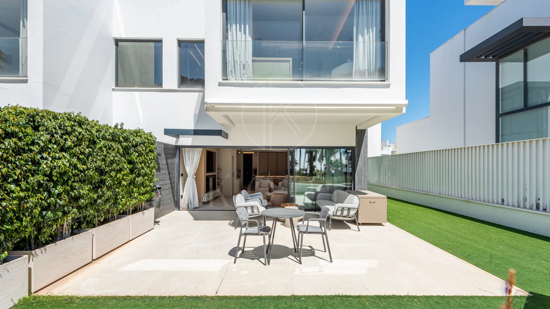 THE ISLAND, Estepona — Exclusiva Residencia de Obra Nueva con Vistas al Mar y a la Montaña