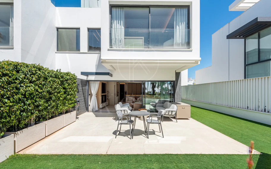THE ISLAND, Estepona — Exclusiva Residencia de Obra Nueva con Vistas al Mar y a la Montaña