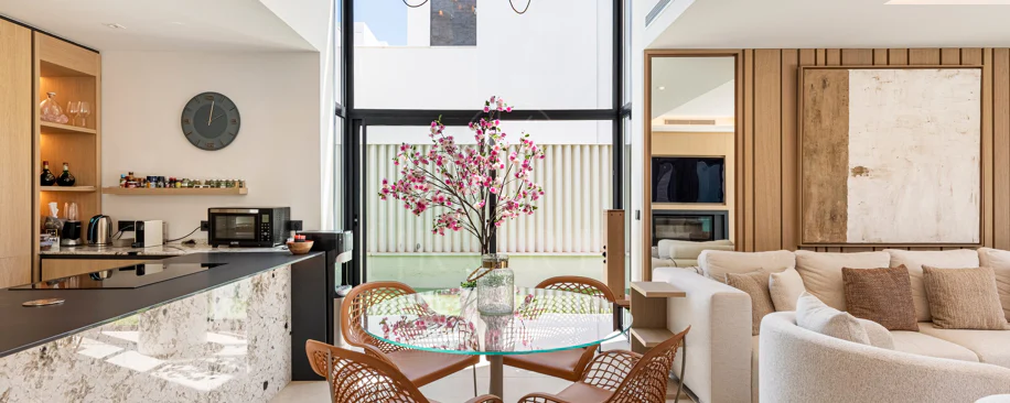 THE ISLAND, Estepona — Exclusiva Residencia de Obra Nueva con Vistas al Mar y a la Montaña