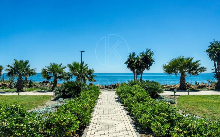 THE ISLAND, Estepona — Exclusiva Residencia de Obra Nueva con Vistas al Mar y a la Montaña