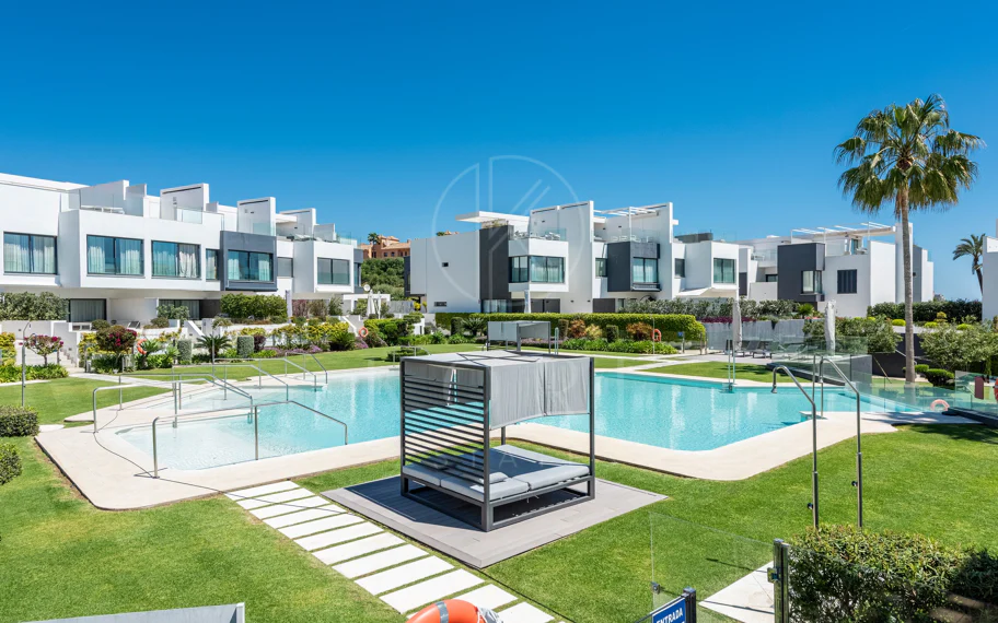 THE ISLAND, Estepona — Exclusiva Residencia de Obra Nueva con Vistas al Mar y a la Montaña
