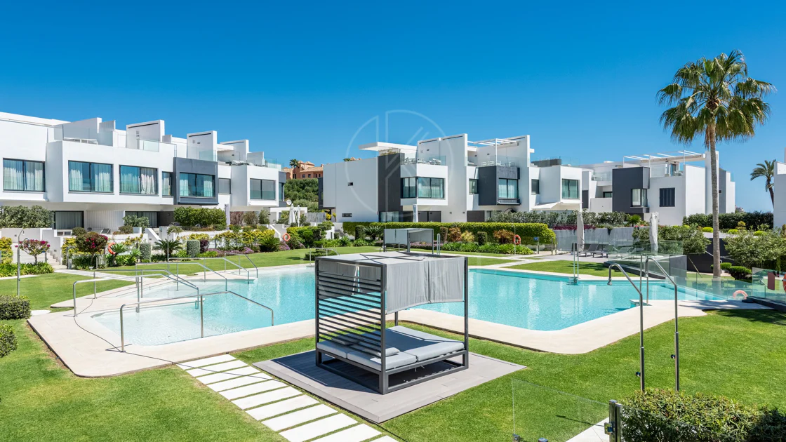 THE ISLAND, Estepona — Exclusiva Residencia de Obra Nueva con Vistas al Mar y a la Montaña