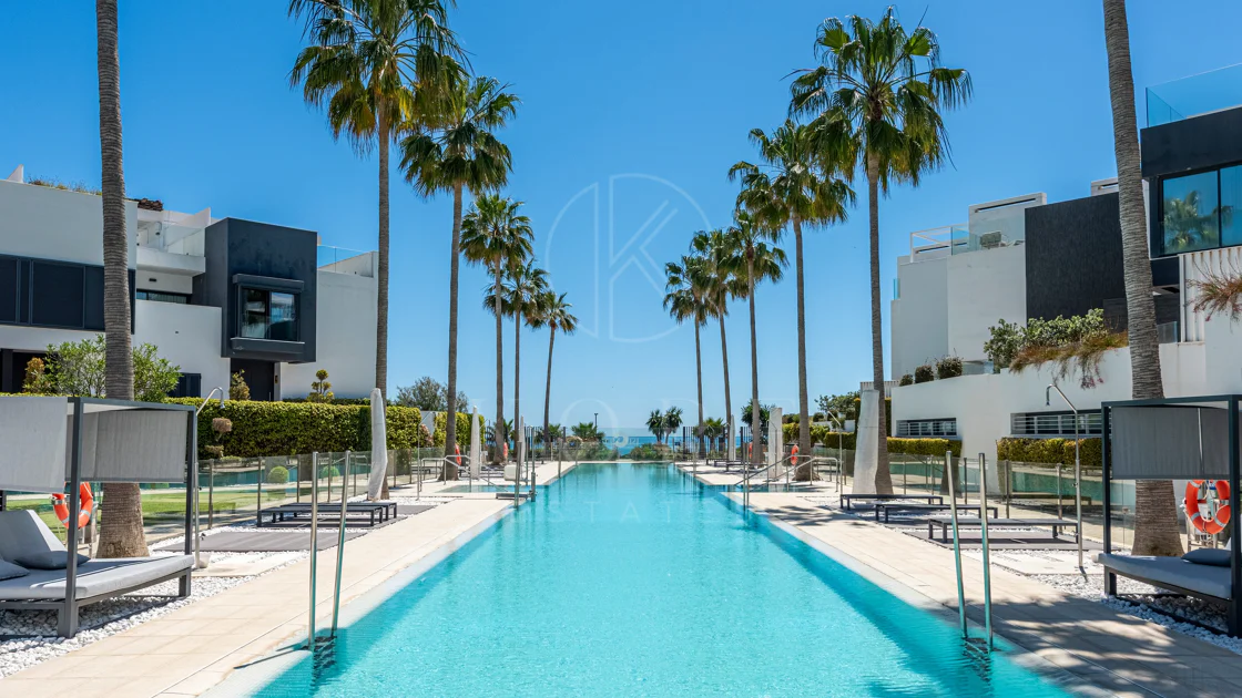 THE ISLAND, Estepona — Exclusiva Residencia de Obra Nueva con Vistas al Mar y a la Montaña