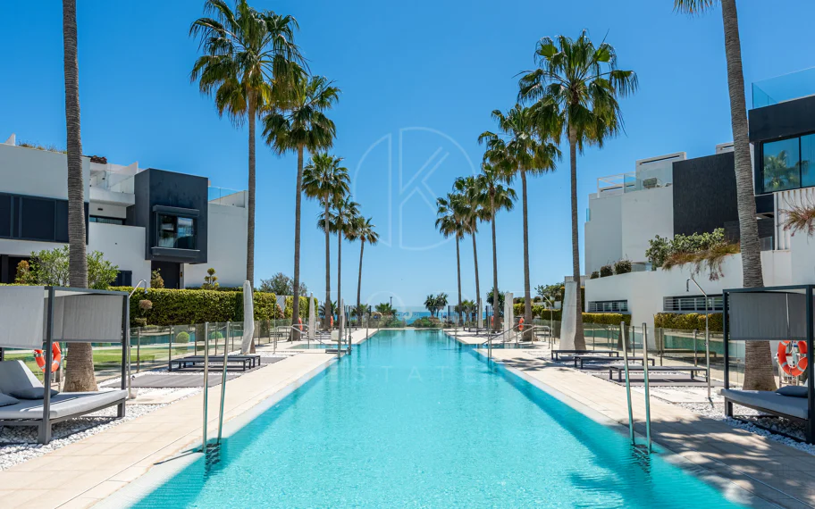 THE ISLAND, Estepona — Exclusiva Residencia de Obra Nueva con Vistas al Mar y a la Montaña