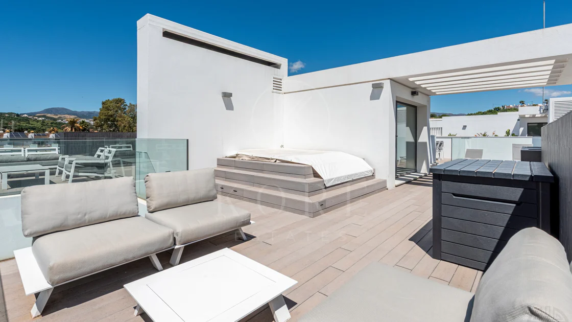 THE ISLAND, Estepona — Exclusiva Residencia de Obra Nueva con Vistas al Mar y a la Montaña