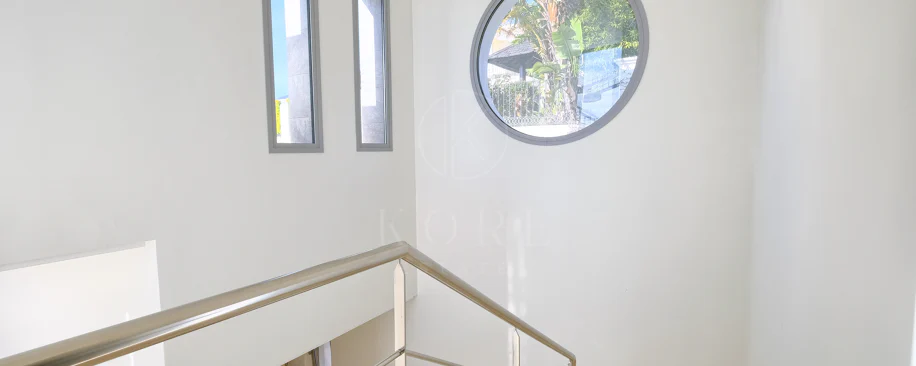 Villa de lujo de 4 dormitorios en Puerto del Capitán, Benahavís, con vistas panorámicas
