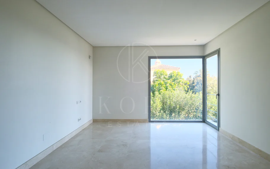 Villa de lujo de 4 dormitorios en Puerto del Capitán, Benahavís, con vistas panorámicas