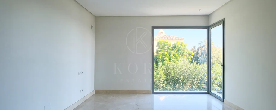Villa de lujo de 4 dormitorios en Puerto del Capitán, Benahavís, con vistas panorámicas