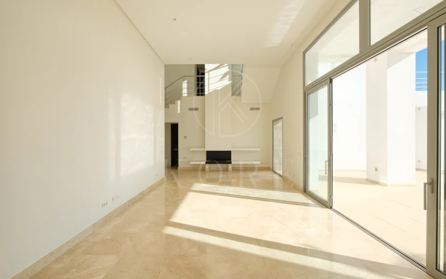 Villa de lujo de 4 dormitorios en Puerto del Capitán, Benahavís, con vistas panorámicas