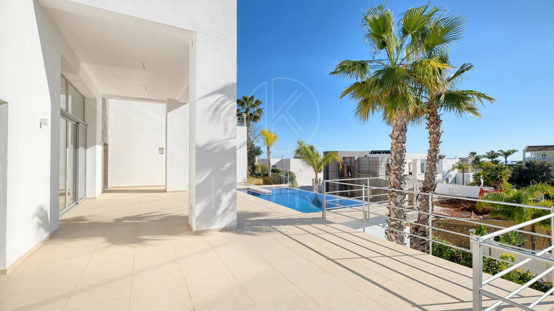 Villa de lujo de 4 dormitorios en Puerto del Capitán, Benahavís, con vistas panorámicas