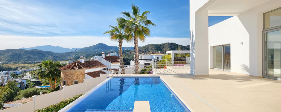 Villa de lujo de 4 dormitorios en Puerto del Capitán, Benahavís, con vistas panorámicas