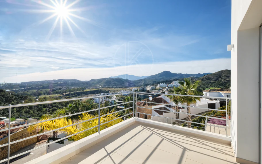 Villa de lujo de 4 dormitorios en Puerto del Capitán, Benahavís, con vistas panorámicas