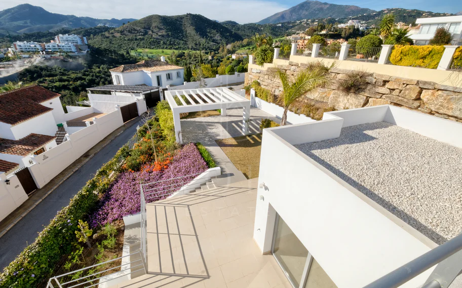 Villa de lujo de 4 dormitorios en Puerto del Capitán, Benahavís, con vistas panorámicas
